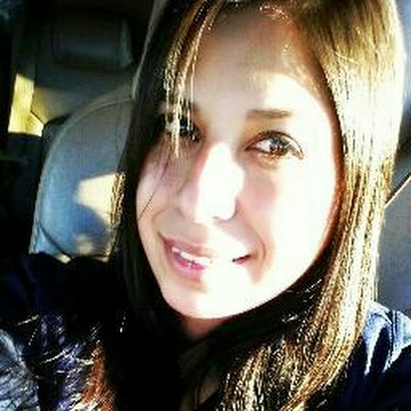 Meet your Posher, Cris - Picture 1 of 1